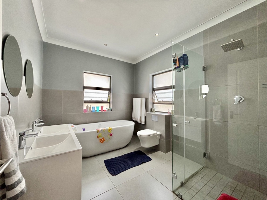 To Let 3 Bedroom Property for Rent in Vierlanden Western Cape